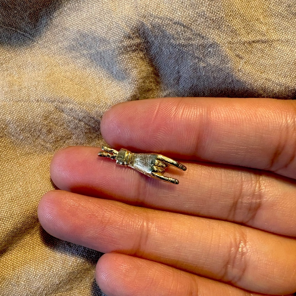 VINTAGE MANO CORNUTO HAND CHARM SOLID GOLD
